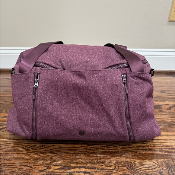 Lululemon Athletica Burgundy Travel Bag - Picture 4 of 10